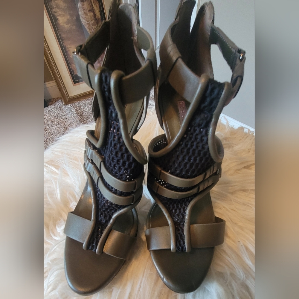BCBG Green High Heeled Sandals Size 7 1/2